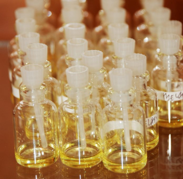 minyak asiri murni kimia minyak asiri